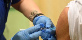 Covid, accordo con parti sociali su sicurezza e vaccini in azienda