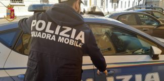 Rapina a mano armata per 25 euro. Denunciato un 17enne. Vittima un 16enne