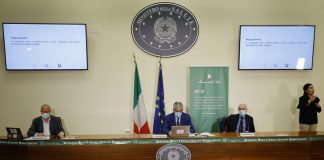 Brusaferro “Scenario positivo, ora importante vaccinare giovani”