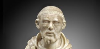 A Palazzo Ducale una raffinata scultura in marmo di Carrara: un San Francesco di Pietro Paolo Dalle Masegne