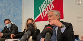 Tajani a Mantova: “Vaccinatevi, la stagione delle chiusure deve finire. Con Astrazeneca problemi commerciali”