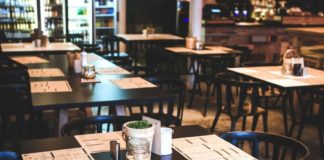 Ministero Salute, resta il limite di 4 persone a tavola al ristorante