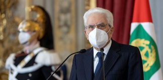 Mattarella consegna bandiera per Tokyo2020 “Messaggio di speranza”