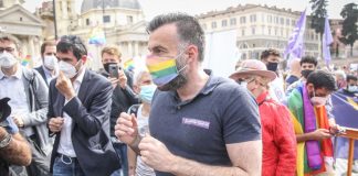 Zan “Non sono credente, in Chiesa mi sentivo rifiutato”