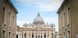 Tutta l’Italia in zona bianca, via le mascherine all’aperto