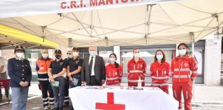 Tanta gente in Piazza Mantegna per l’iniziativa della Polizia “… questo non è amore” Domani in piazza Mantegna a Mantova si svolgerà l’iniziativa della Polizia di Stato “… questo non è amore”, sarà una occasione davvero unica per far conoscere le importanti iniziative della Polizia di Stato su questi temi. Oltre ad informare, l’iniziativa ha soprattutto l’obiettivo di favorire l’emersione dei fenomeni di violenza di genere e sui minori, agevolando un contatto con le potenziali vittime, e mostrando i molteplici strumenti che ha messo a disposizione per facilitare la comunicazione tra Polizia dello Stato e vittime.