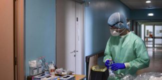 Covid oggi Lombardia, 131 contagi e 3 morti. A Milano 50 nuovi casi