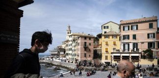 Mascherine all’aperto, Bassetti: “Avrei tolto l’obbligo già oggi”