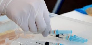 Variante Delta, Rezza: “Una dose vaccino non protegge”