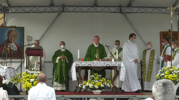 Tre vescovi insieme a Grazie, simbolo della continuità della Chiesa mantovana con il messaggio lanciato 30 anni fa da S. Giovanni Paolo II