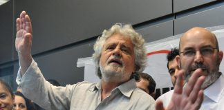 M5S, diktat Grillo a Crimi: “Autorizza voto su Rousseau”
