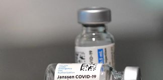 Vaccino J&J, l’Ema: trombocitopenia è importante rischio identificato. Chiesto aggiornamento del bugiardino