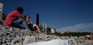 Mascherine all’aperto zona bianca, Cts: stop obbligo da 28 giugno