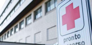 Roma, armato di coltello semina il panico a Termini: la polizia gli spara per fermarlo