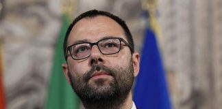M5S, Patuanelli si schiera con Crimi