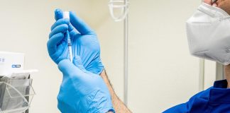 Mix vaccini, Ema: “Può essere strategia da adottare, ma dati limitati”