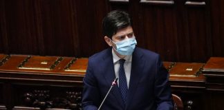 Speranza “La pandemia non è finita, i vaccini l’arma più importante”