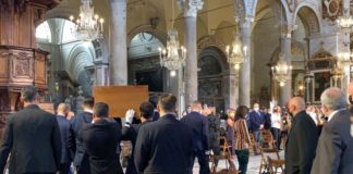 Carrà, un applauso infinito per l’ultimo saluto alla regina della tv