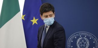 Scuola, Speranza “In corso valutazione obbligo vaccino”