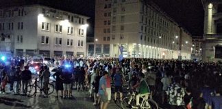 Sgomma con la moto in centro tra la folla festante per la vittoria della Nazionale, 19enne denunciato e sanzionato