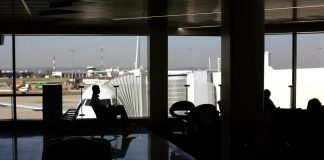 Covid Francia, stretta sugli ingressi da 6 Paesi