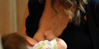 Vaccino Covid, no segni nel latte materno: lo studio