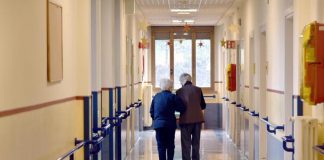 Degenerazione maculare degli anziani, dagli esami alle cure: le risposte degli esperti