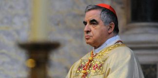 Scandalo Vaticano, il parroco di Becciu: “Comunità vicina a cardinale”