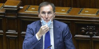 Boccia: “Vaccinarsi è da italiani veri, cavalcare rabbia è da sciacalli”