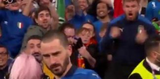 Bonucci scambiato per invasore di campo, il video