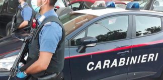 Picchia la fidanzata e le ruba l’auto, denunciato