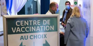 Francia, effetto Macron: boom prenotazioni vaccini