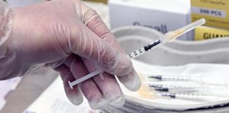 Vaccini covid Italia, 11,9% segnalazioni eventi gravi
