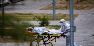 Covid, in Russia nuovo record di morti: 737 in 24 ore