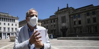Variante Delta, Crisanti: “Nessun vaccino copre al 100%”