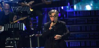 Musica: Gaetano Curreri in terapia intensiva, malore durante live