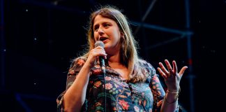 Michela Giraud infiamma l’Arena Bike In tra risate e momenti esilaranti