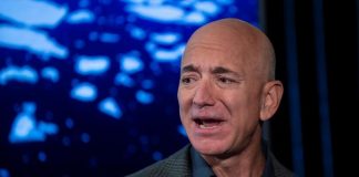 Bezos lascia Amazon e va nello spazio