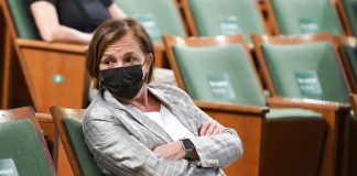 Covid, monito Lamorgese ai no vax: “Regole vanno rispettate”