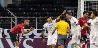 Infortunio per Lozano, attaccante Napoli lascia campo in barella