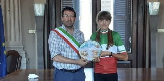 Ostiglia, il Comune premia la campionessa italiana esordienti di ciclismo Maria Acuti