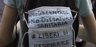 No Green pass, nuova protesta a Roma: cori contro Draghi