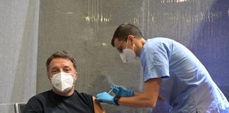 Renzi posta foto del vaccino: “Con questa per una volta nessuno farà polemica”
