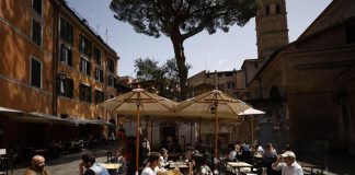 Green pass, Costa: “No all’obbligo per bar e ristoranti”