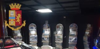 Pedina il marito alla sala slot e viene aggredita. Deve intervenire la Polizia