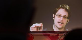 Pegasus, Snowden: “Con gli spyware nessun telefono sicuro”