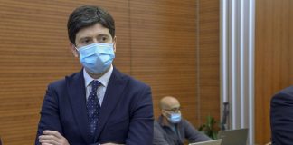 Covid, Speranza: “E’ ancora presente, contagi in crescita”