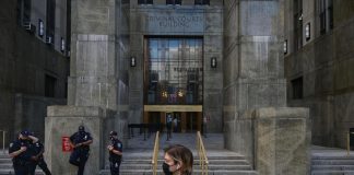 Trump Organization, direttore si consegna alle autorità