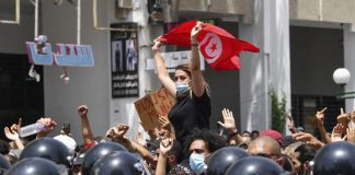 Tunisia, presidente Saied sospende parlamento e licenzia premier