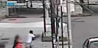 Tenta di rapire bimbo: madre lo salva tirandolo fuori dal finestrino – Video